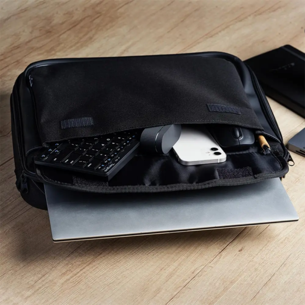 targus-classic-15-15.6-inch-clamshell-laptop-case3 targus-classic-15-15.6-inch-clamshell-laptop-case3